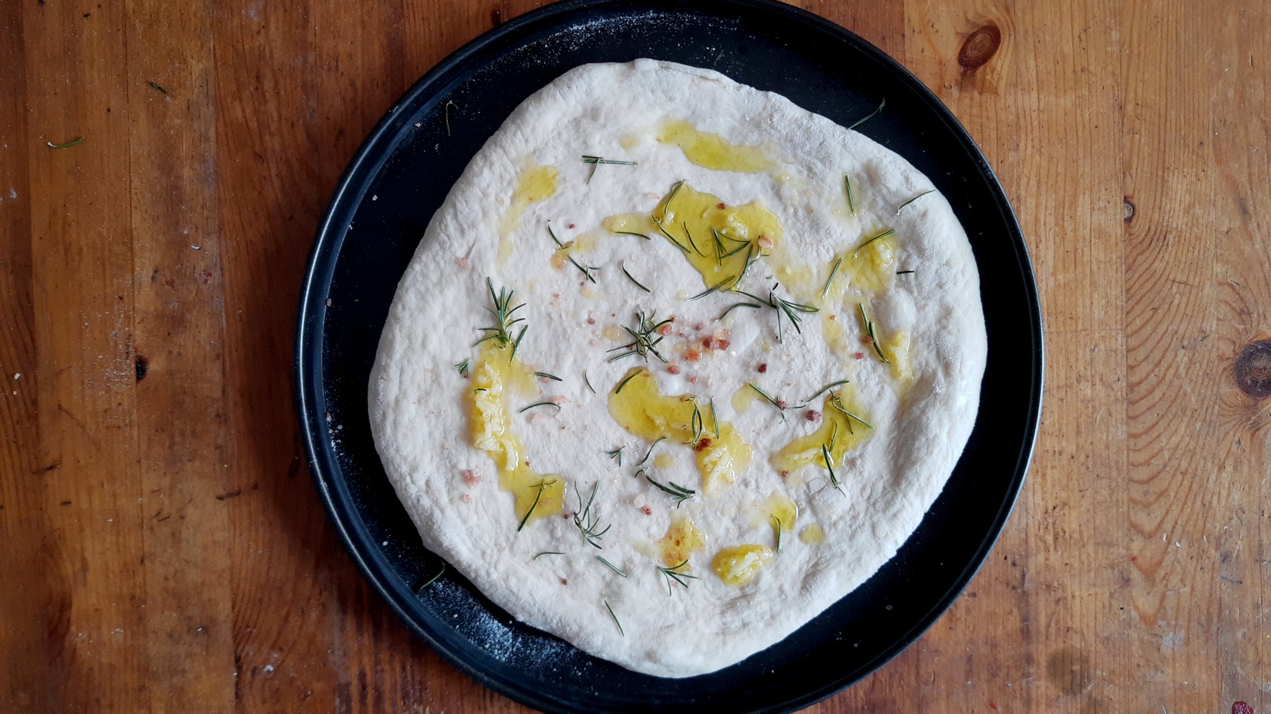 Focaccia na zakwasie - ciasto