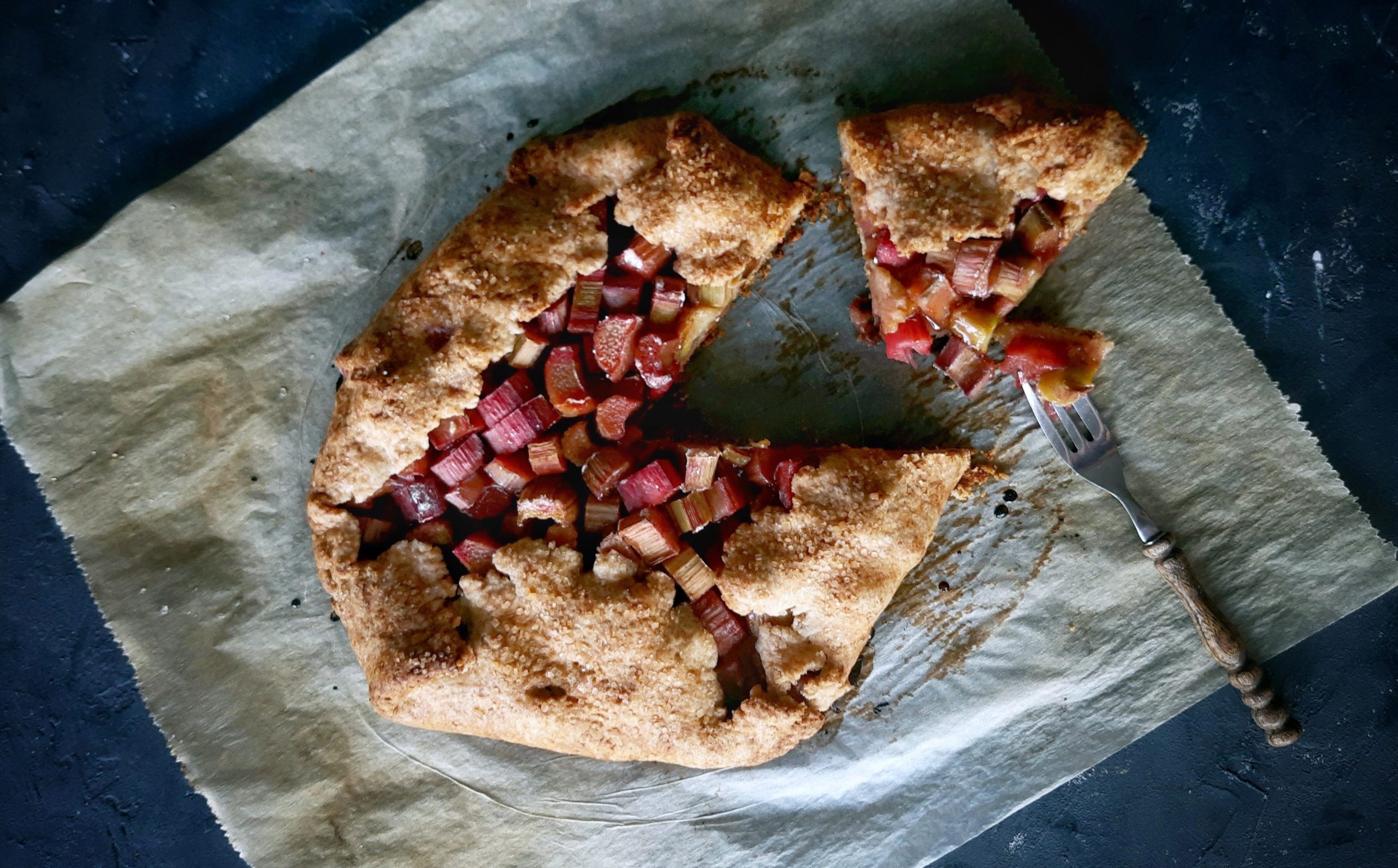 Tarta rustykalna na zakwasie z rabarbarem